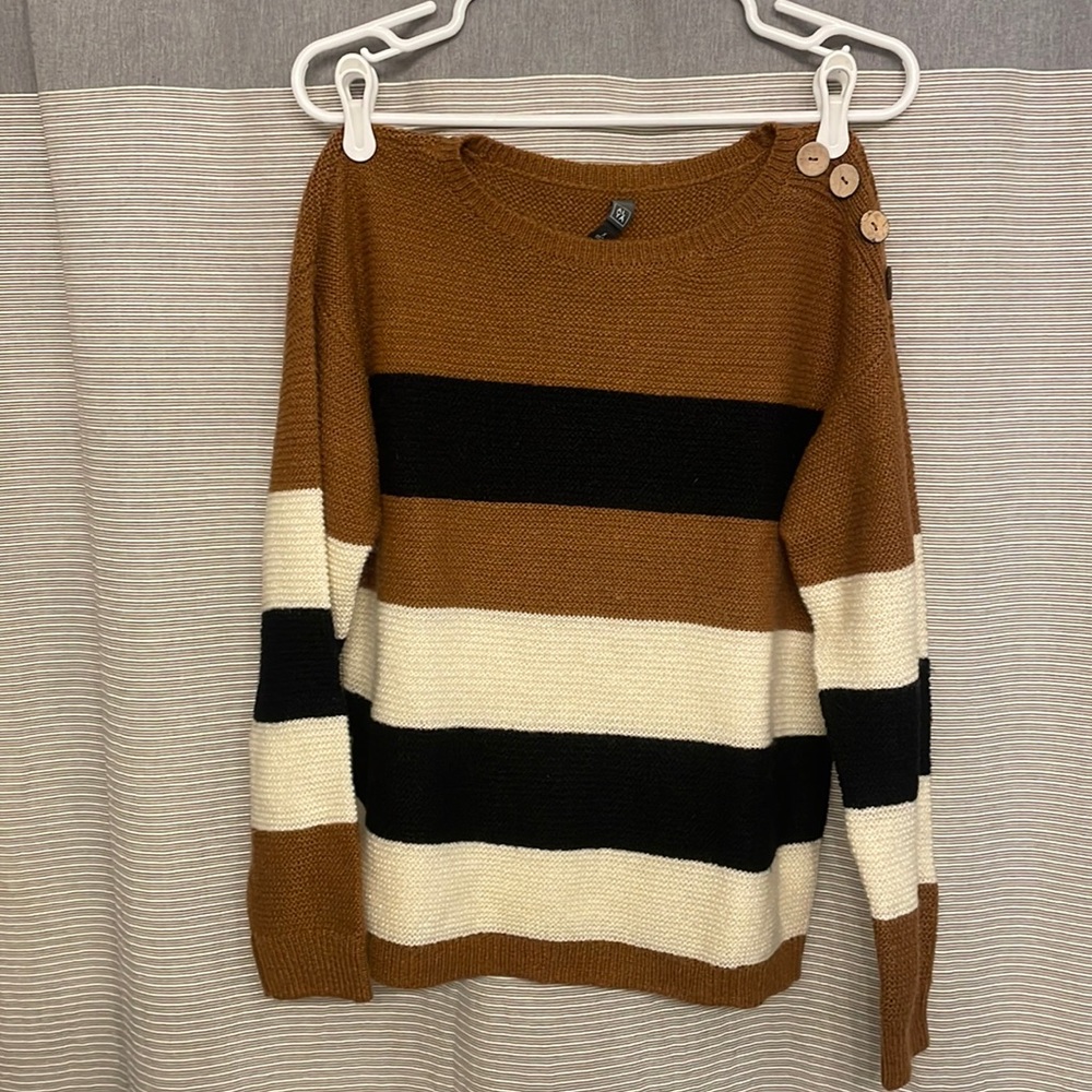 Francesca’s sweater small
